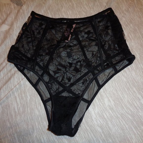Victoria's Secret Embroidered High Waist Cheeky Black Lace Panty Size Small NWT - Picture 1 of 9